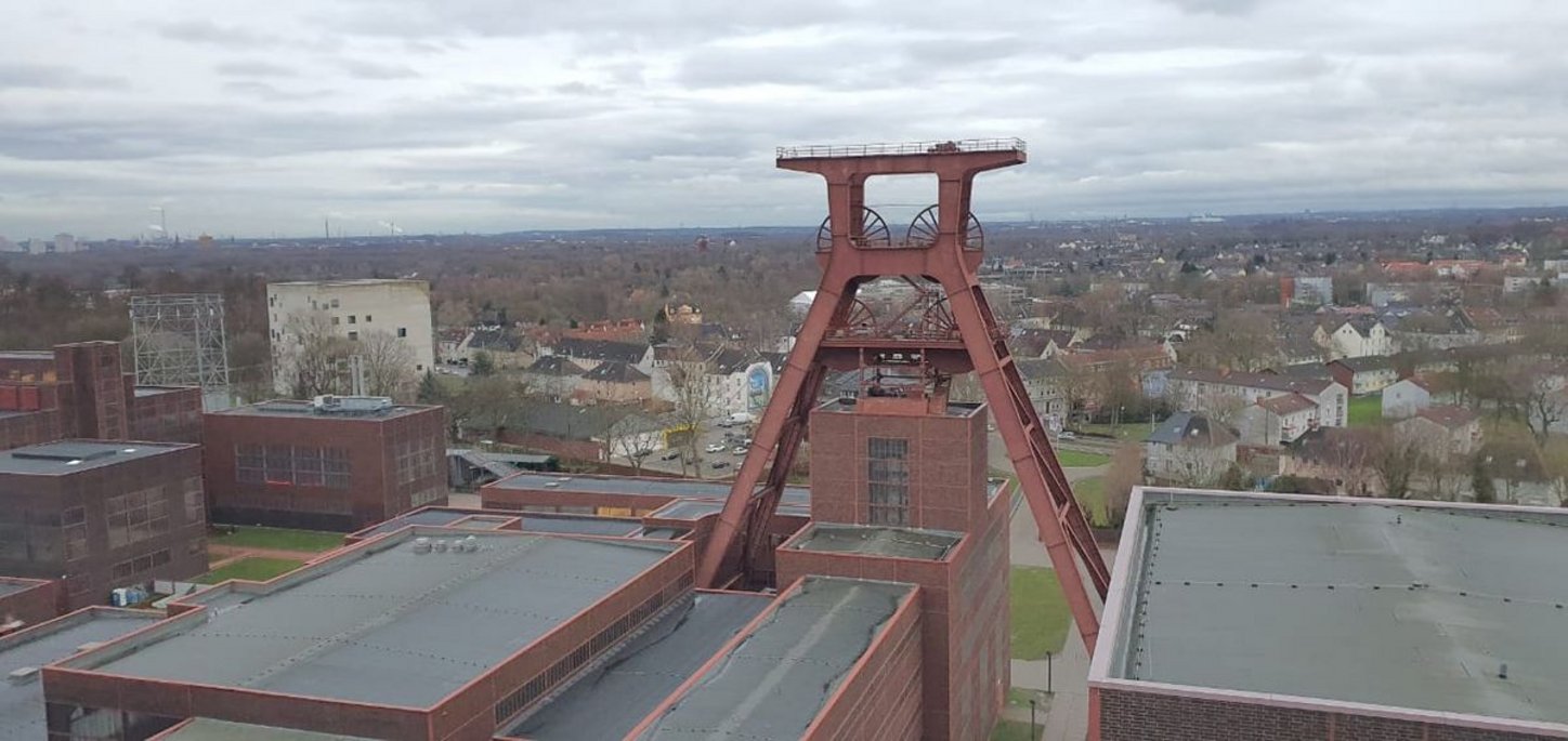 Local da mina de carvão Zollverein com a cidade de Essen ao fundo.