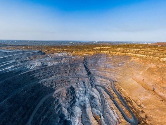 Mineração a céu aberto em larga escala
