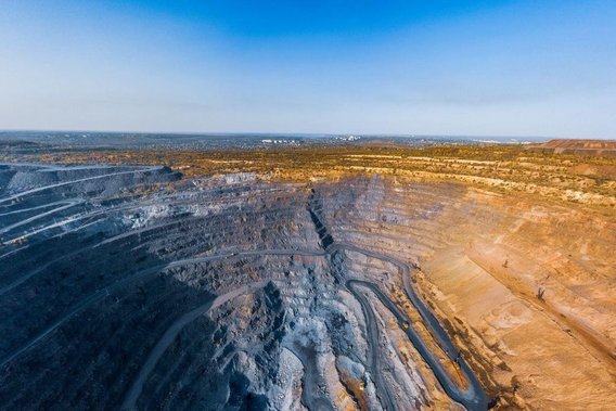 Mineração a céu aberto em larga escala