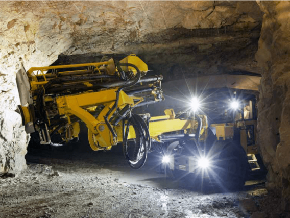 Perfuratriz Simba, do tipo long role, usada em Kiruna. Fonte: Atlas Copco Underground Mining.
