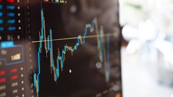 Tela de computador com um gráfico