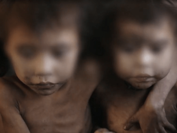 Menina Yanomami protege irmã