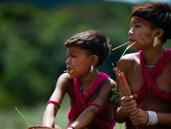 Duas crianças Yanomami