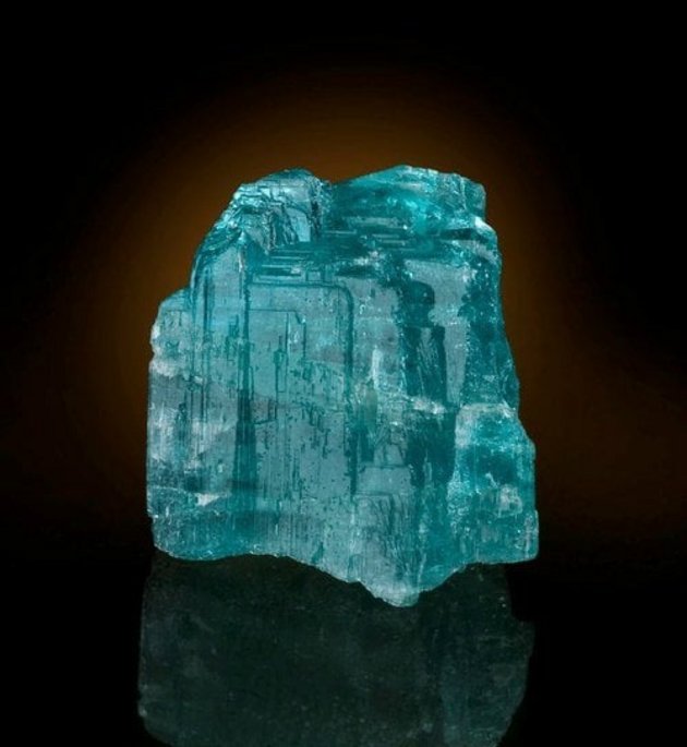 Turmalina Paraíba Uma pedra preciosa azul pode ser vista