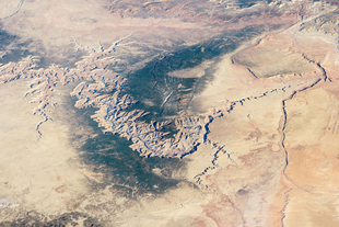 Image of the Grand Canyon seen from the International Space Station. You can get an idea of its size. Image of the Grand Canyon seen from the International Space Station. You can get an idea of its size.
