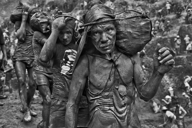 Source: Sebastião Salgado: GOLD — 1st Ed. (2019) Source: Sebastião Salgado: GOLD — 1st Ed. (2019)