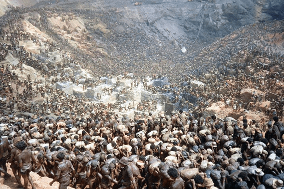“Serra Pelada — The Legend of the Golden Mountain” by Victor Lopes/2013 /Available on YouTube. “Serra Pelada — The Legend of the Golden Mountain” by Victor Lopes/2013 /Available on YouTube.